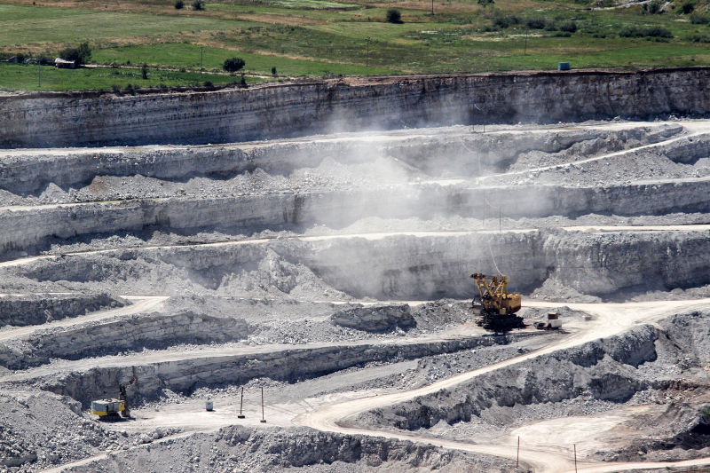 खनन प्रक्रिया में एयर कंप्रेसर की क्या भूमिका है?